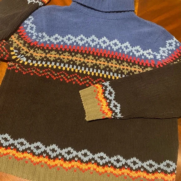 Cozy Multicolor Turtleneck Sweater - Picture 2 of 5